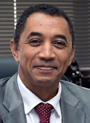 Prof Derrick Swartz